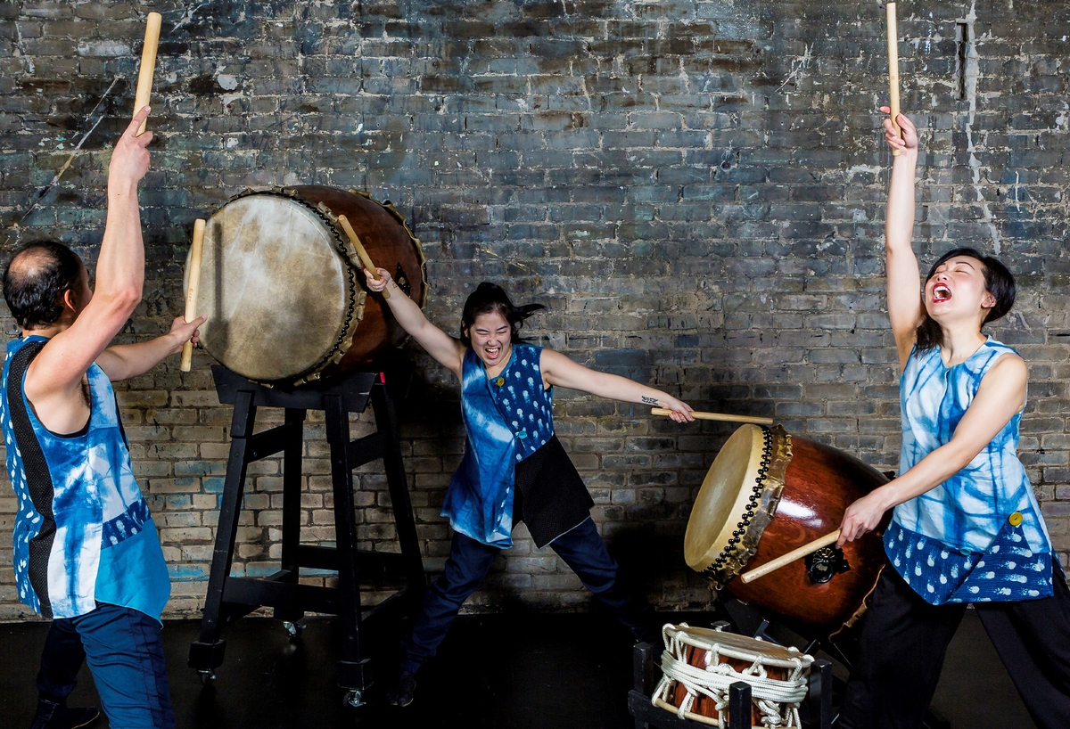 Image of taiko drummers in movement